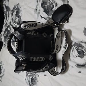 Steve Madden  crossbody